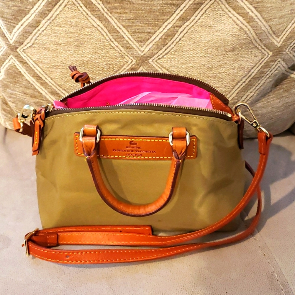Vintage Dooney & bourke 1975 handbag with strap